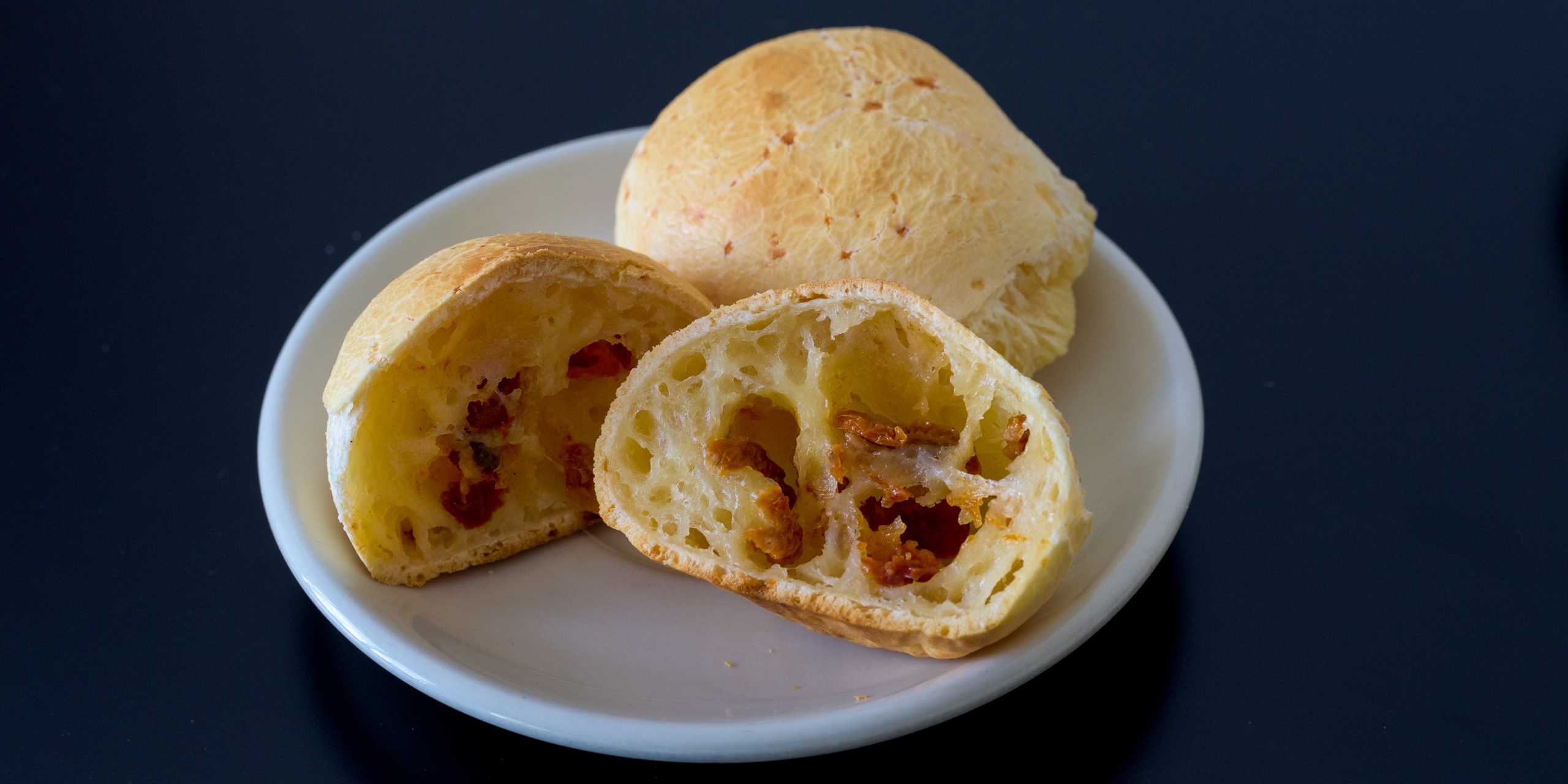 Pão de Queijo com Tomate Seco